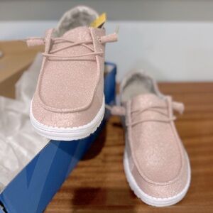 Hey Dudes, Metallic pink 8 wide